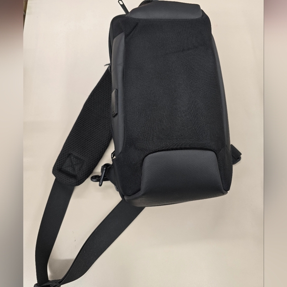 SLIN SHOULDER BACKPACK FOR MEN OR WOMEN TRAVEL CROSSBODY - Picture 4 of 6